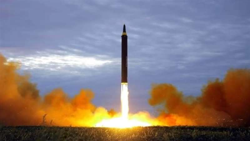 كوريا الشمالية تطلق صاروخًا باليستيًا