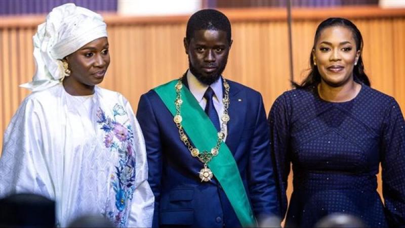 رئيس السنغال الجديد وزوجتيه