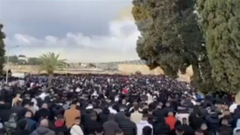 الفلسطينيين يؤدون صلاة العيد في المسجد الأقصى