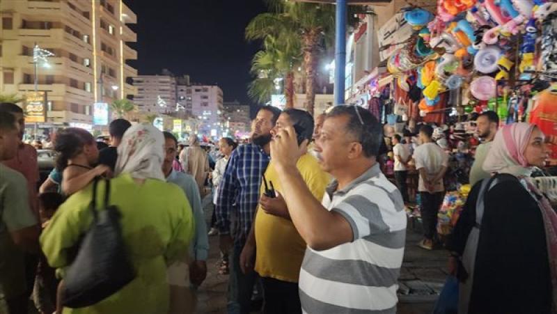 تنفيذ قرار غلق المحلات التجارية بمدينة مرسى مطروح