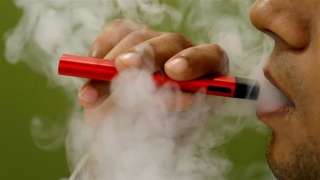 دراسة جديدة تكشف مخاطر التدخين الإلكتروني في الطقس الحار