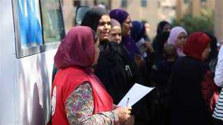 كشوفات وصرف أدوية..  الهلال الأحمر  تنظم قافلة طبية لأهالى منشأة ناصر